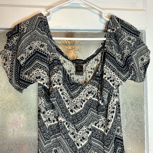 See You Next Monday Women’s Blue and White Bohemian Ruffled Short Romper Size L - Picture 2 of 6